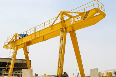 Rail-mounted gantry crane for logistics and industrial transport